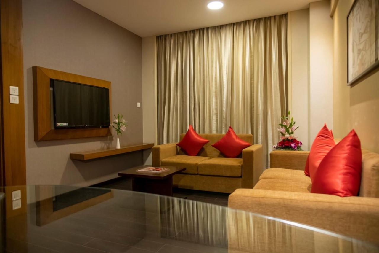 Ramada Plaza By Wyndham Pune Hinjewadi Dāpuri エクステリア 写真